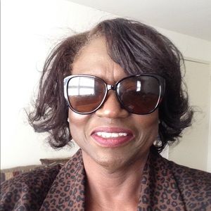 Meet your Posher, Elaine